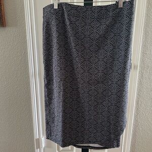 NWOT Geometric Black and White RipSkirt size XXL